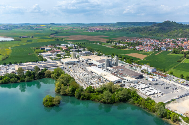 Beton Kemmler von oben, neben dem Baggersee Hirschau