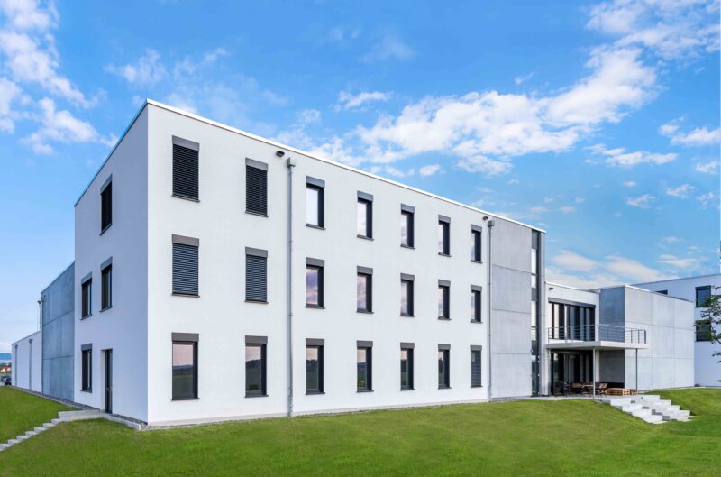 Logistik und agergebäude aus Betonfertigteile