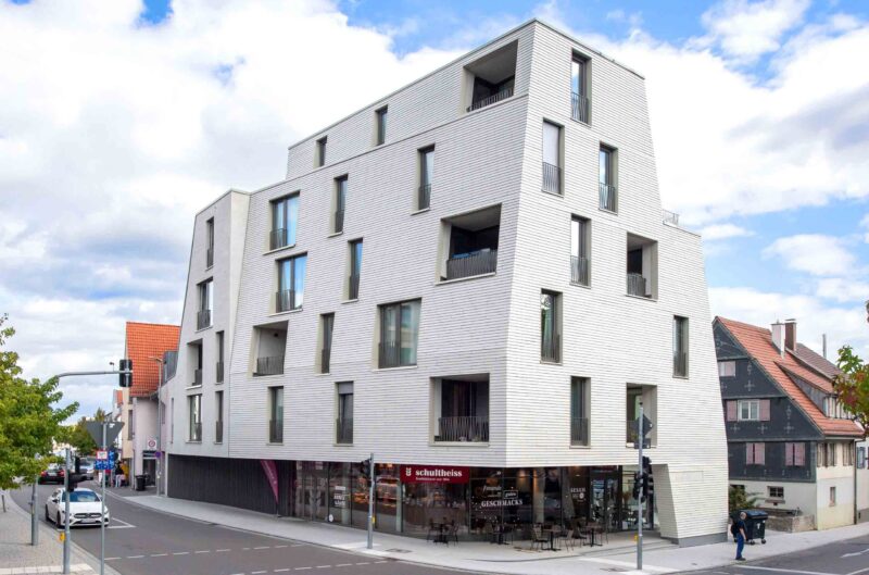 Wohn- und Geschäftshaus aus Betonfertigteile